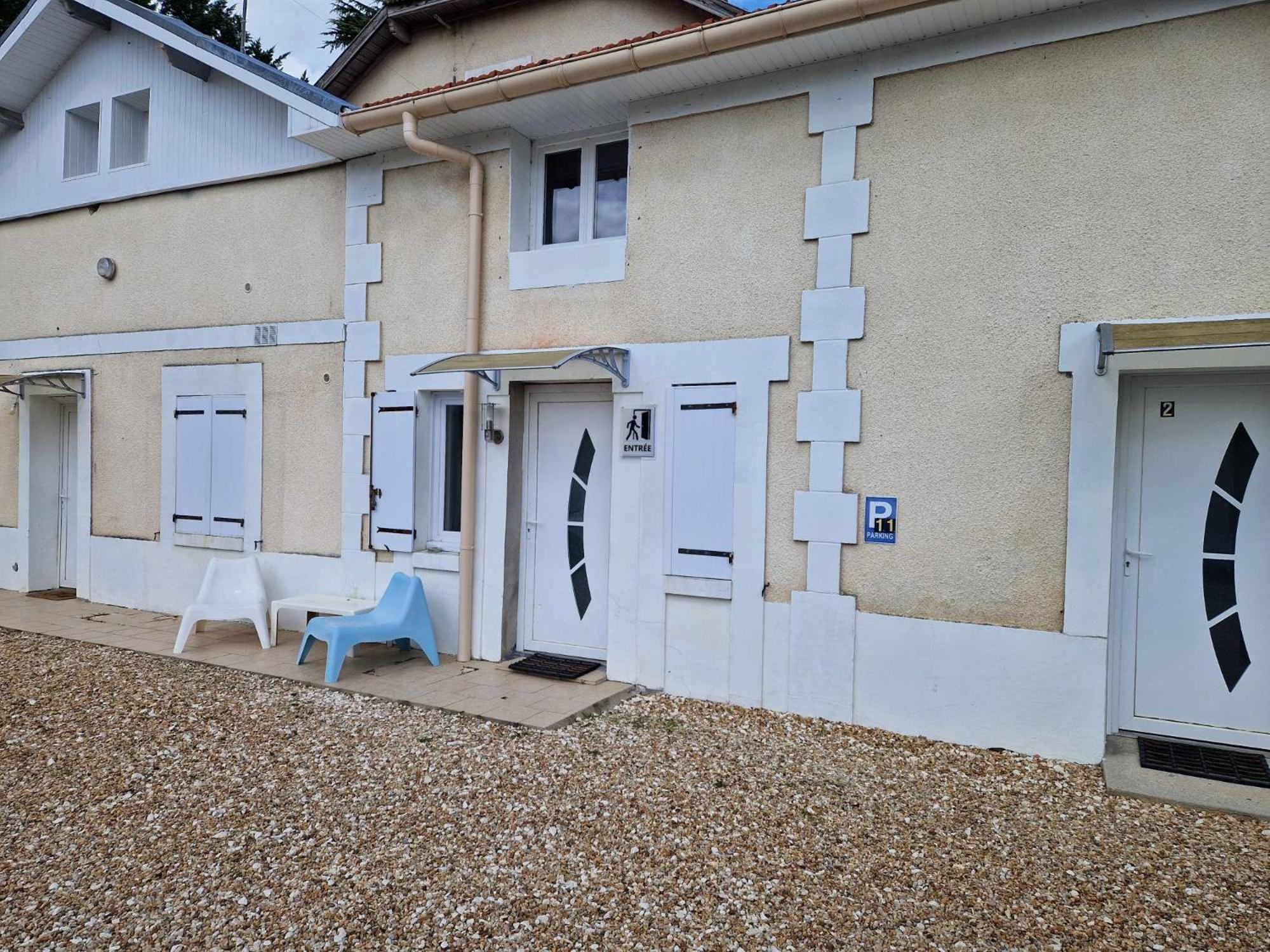 08 - Tres Joli Studio Tout Equipe Avec Parking Privatif Gratuit, Grand Fourgon Possible, Tout Le Linge De Maison Est Fourni Razac-sur-lʼIsle Exterior foto