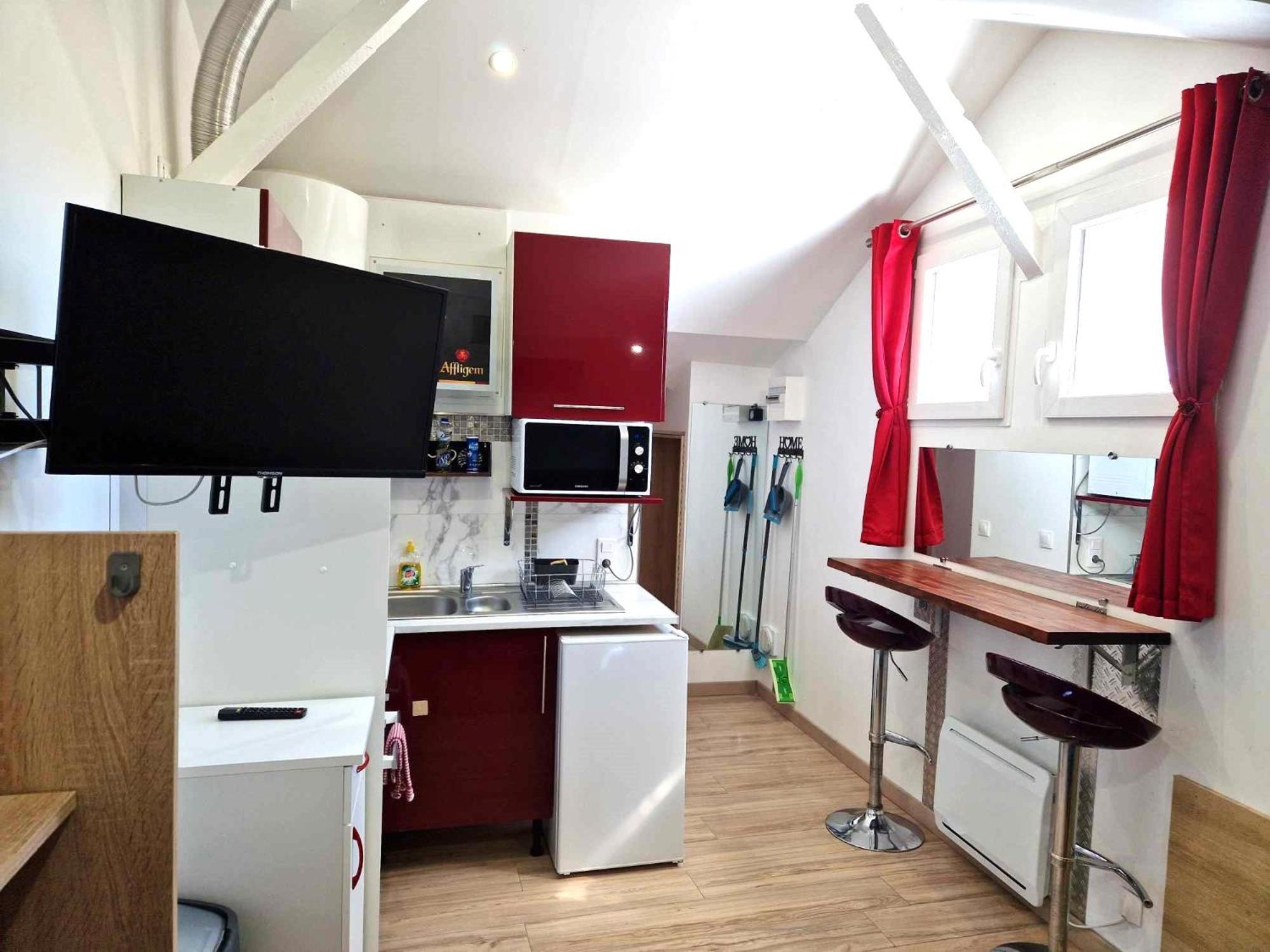 08 - Tres Joli Studio Tout Equipe Avec Parking Privatif Gratuit, Grand Fourgon Possible, Tout Le Linge De Maison Est Fourni Razac-sur-lʼIsle Exterior foto