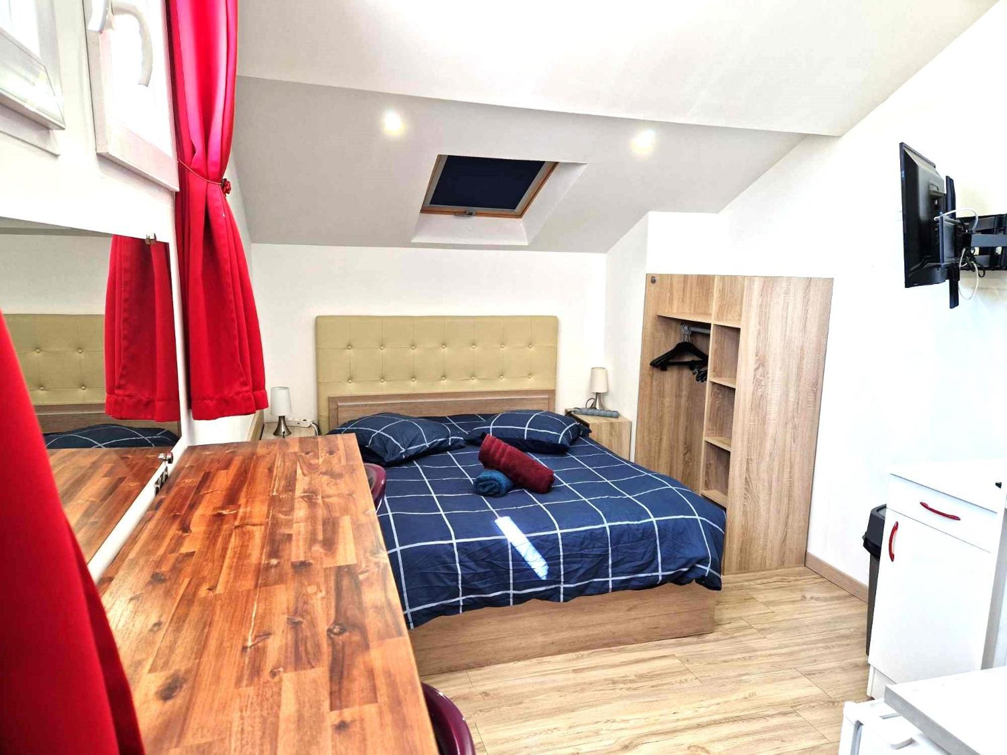 08 - Tres Joli Studio Tout Equipe Avec Parking Privatif Gratuit, Grand Fourgon Possible, Tout Le Linge De Maison Est Fourni Razac-sur-lʼIsle Exterior foto